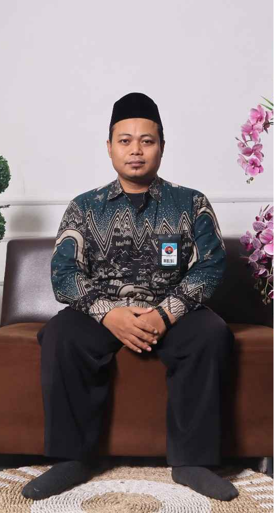 MISBAHUL MUNIR S.Pd.I, M.Pd