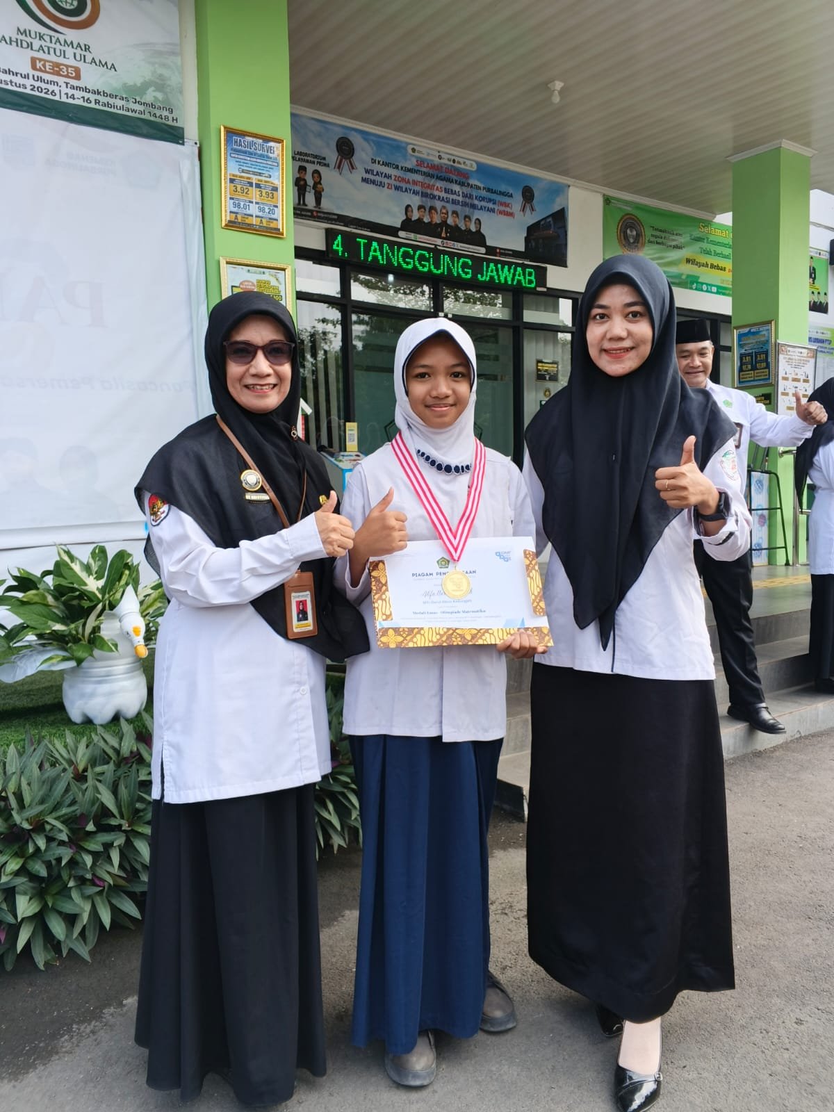 Murid MTs Darul Abror Kedungjati terima penghargaan